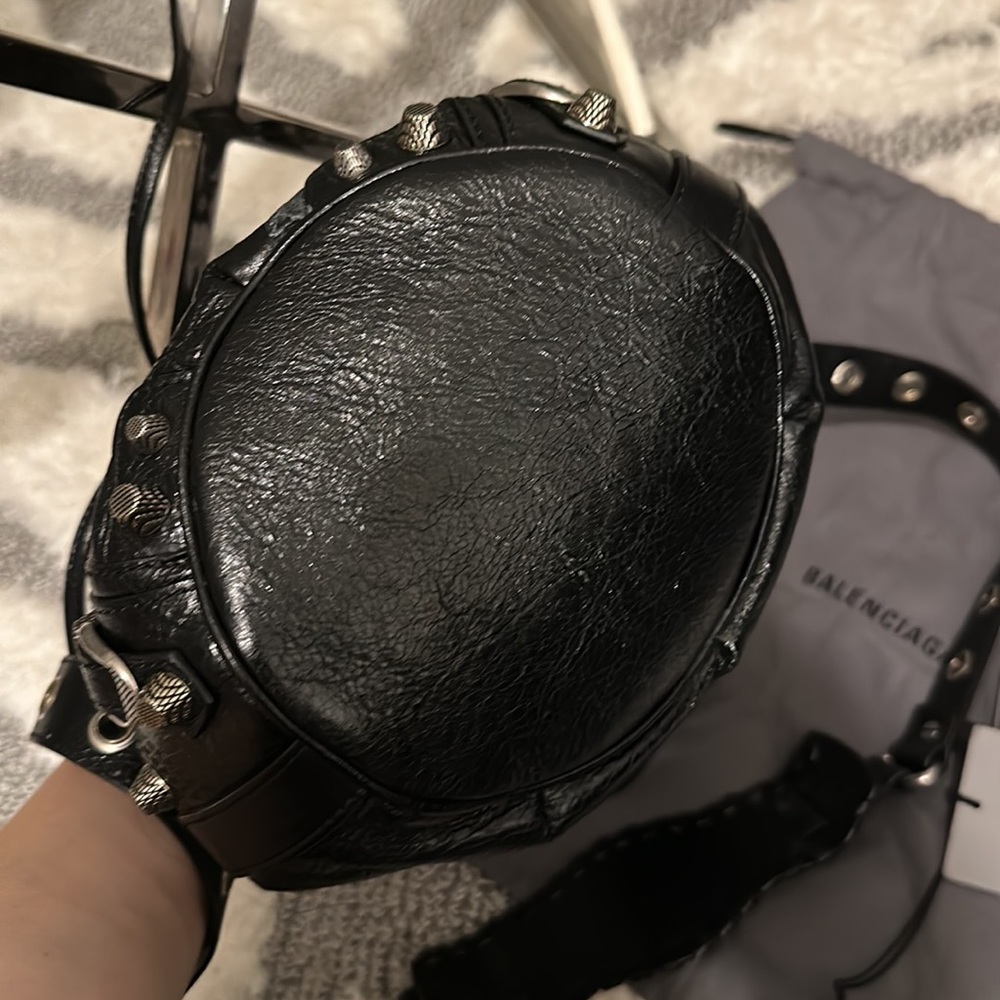Balenciaga 
WOMEN'S LE CAGOLE XS BUCKET BAG IN BLACK - Picture 3 of 10
